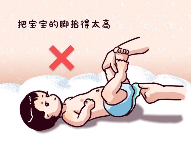 给宝宝换尿布也有讲究？聪明的妈妈都会这样做，婆婆见了直夸！