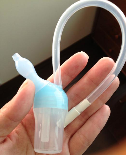 婴儿吸鼻涕感冒好更快？小心方法用错，鼻子流血更痛苦