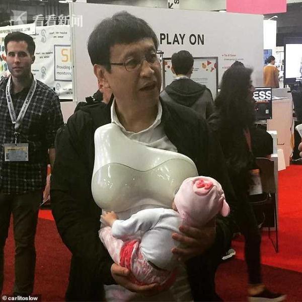 可穿戴哺乳器问世 爸爸也可像妈妈那样给奶孩子