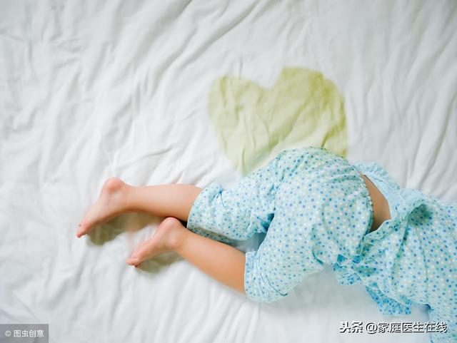 孩子总爱尿床是生病了吗？家长注意4件事，孩子晚上少“画地图”