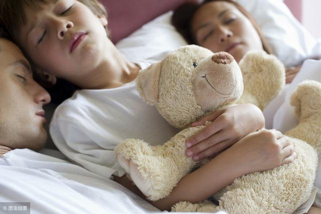 家人越宠爱，孩子越依赖！不敢让孩子做，你到底不放心什么？
