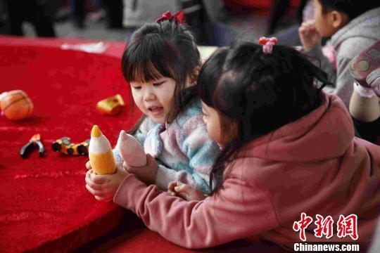 台北百名幼儿聚古厝参加古礼活动萌翻全场