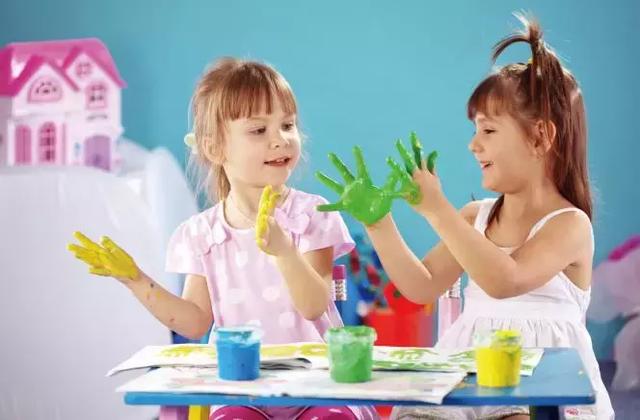 去幼儿园接孩子，第一句话怎么问？