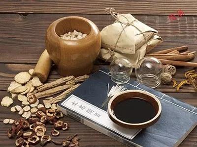 给宝宝看病调积食，老中医不开药，训了宝妈一顿，说的话颠覆认知