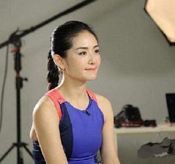 怀孕3个月胎儿有多大？孕妈妈看上去没有显肚子，正常吗？