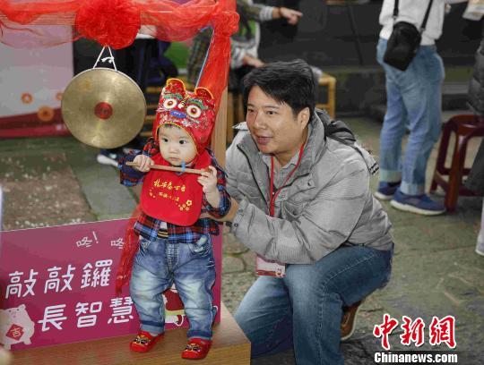 台北百名幼儿聚古厝参加古礼活动萌翻全场