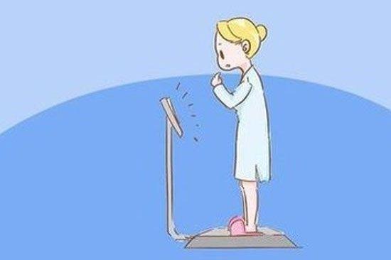 怀孕3个月胎儿有多大？孕妈妈看上去没有显肚子，正常吗？