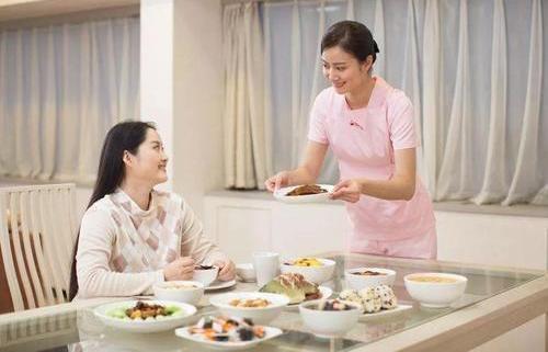 产妇坐月子必吃的4种食物，花钱少、作用大，吃的贵不如吃的对