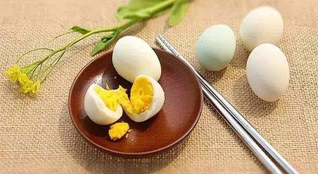 产妇坐月子必吃的4种食物，花钱少、作用大，吃的贵不如吃的对