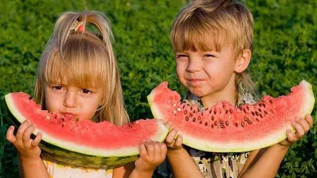 孩子不爱吃水果咋办？这几招让孩子爱上水果，解决妈妈的烦恼