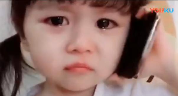 宝宝被妈妈训了，打电话给爸爸告状，妈妈哭笑不得