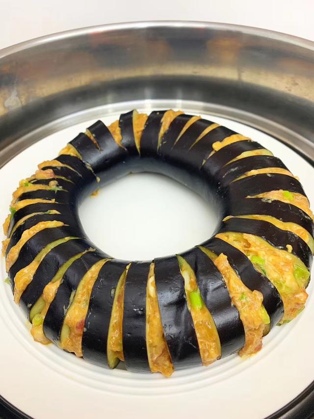 茄子蒸着吃比肉还香，好吃好消化，孩子也超级喜欢
