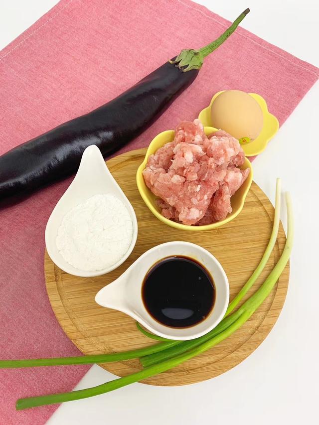 茄子蒸着吃比肉还香，好吃好消化，孩子也超级喜欢