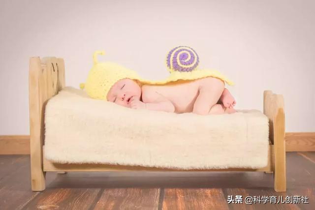 宝宝多大可以自己吃饭？错过孩子独立吃饭黄金期，等着后悔吧