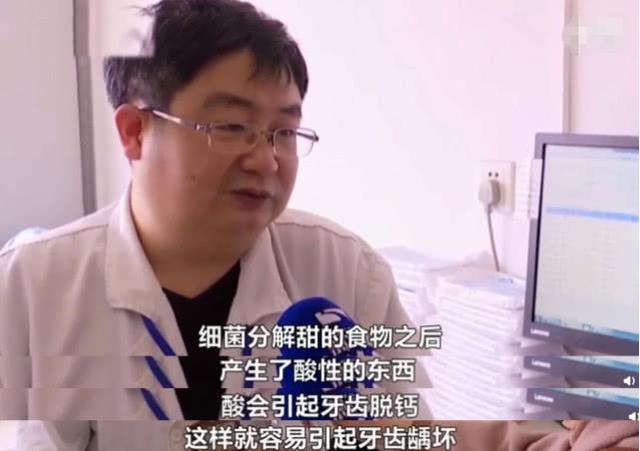 为给2岁半宝宝足够的营养，家人天天给他喂果汁导致牙齿全部烂光
