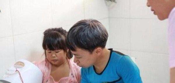 小矮人夫妻无视医生劝阻，坚持怀孕生子，生的孩子最后这样