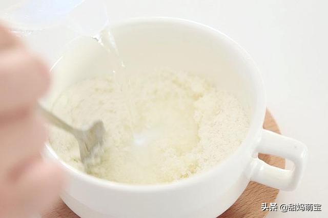给宝宝吃米粉要注意，新手宝妈常犯的6种错误！