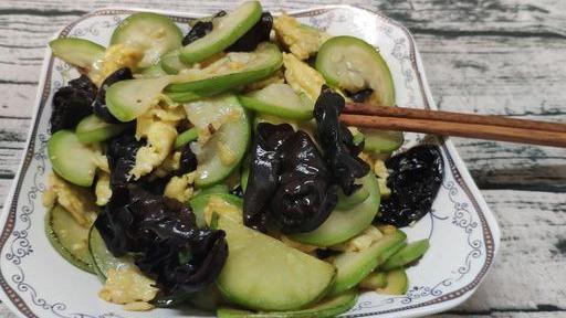 春季这菜要多吃，3元钱一斤，强过吃钙片，孩子常吃猛长个