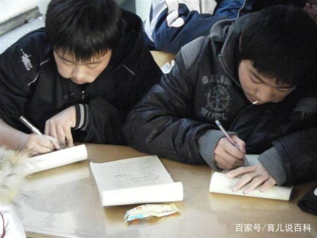 初中女生都偷偷做过的4件事，本以为藏得很深，老师早已看透