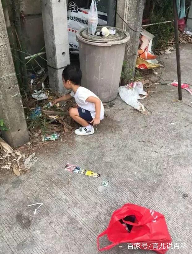 5岁男孩不想上学，妈妈带他捡一天垃圾，回家后孩子哭着求妈妈