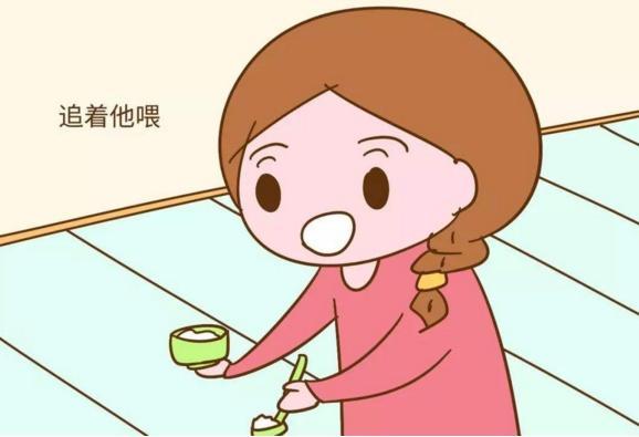 宝宝在吃饭的时候，如果是有这几个毛病的话，那最好不要阻止