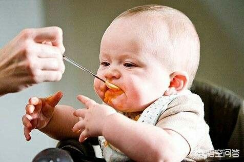 宝宝六个月要添加辅食，是满六个月还是六个月头上（也就是五个月多）就可以？