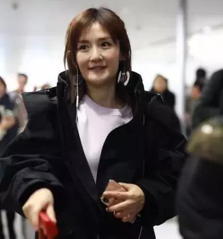 生孩子会让女人变多老？看看谢娜就知道了