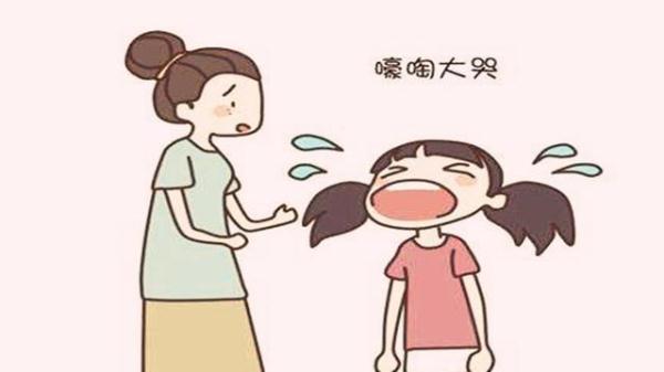 逛超市孩子非要买价格贵的物品，妈妈不妨这样做，可很好避免尴尬