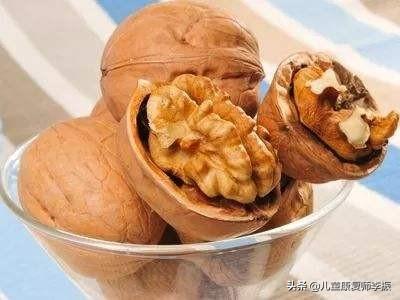 爱吃核桃的孕妇生下的宝宝会聪明，孕妇什么时候吃核桃最好?须知