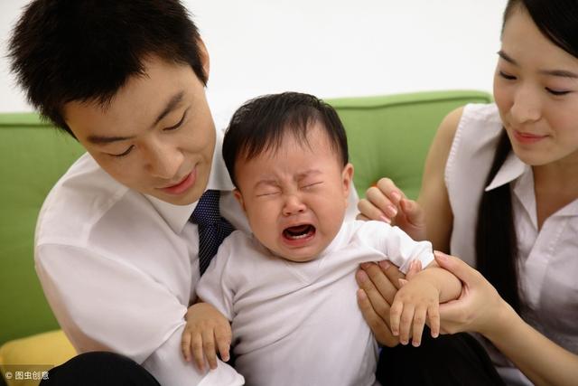 如何帮助宝宝度过可怕的两岁期？读懂宝宝的叛逆，做不焦虑爸妈