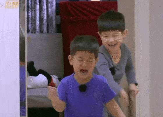 二胎之间不和谐？教你3招，让大宝享受当老大的乐趣！