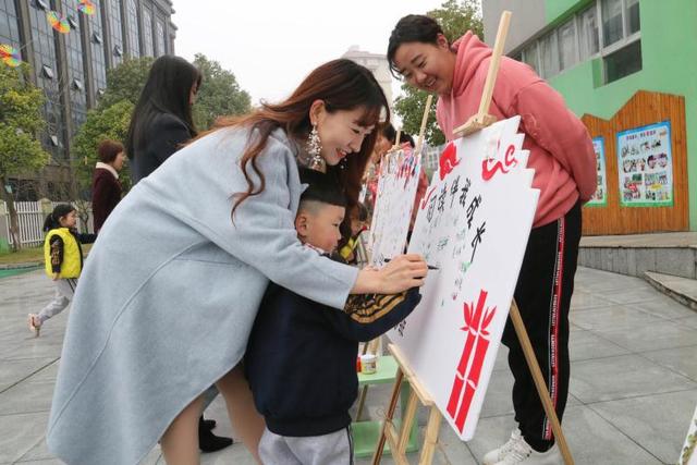 江西东乡：萌娃“悦读”伴成长
