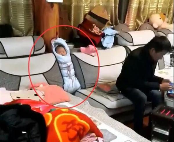 刚出月妈妈外出，让宝爸帮忙照看宝宝，回来看到的场面不淡定了