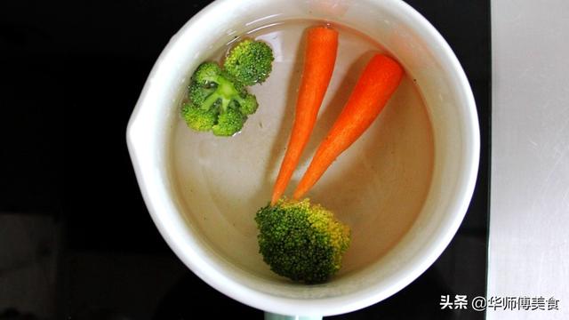 教你做超简单的宝宝辅食，营养美味又健康，宝贝一顿吃了3个