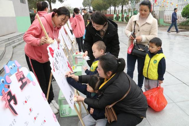 江西东乡：萌娃“悦读”伴成长