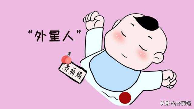刚出生的宝宝是真的丑，虽然现在能“丑哭”，但是长长就能变好看