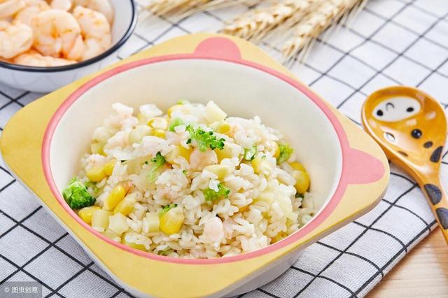 宝宝不爱辅食爱喝奶？这样对他可没有好处