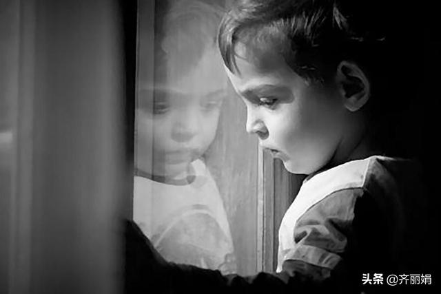 “你怎么那么笨，这点事都做不好！”父母挑剔会导致孩子不自信