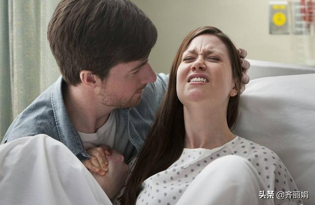 孕晚期妈妈腹疼去急诊，医生回应：多休息！假性宫缩要紧吗？