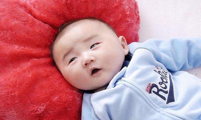 婴儿后脑勺没头发说明有福？不要再迷信了，听听医生怎么说！