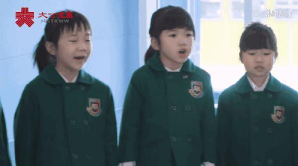 敬意由心而生！这群五岁的孩子，在香港唱响国歌