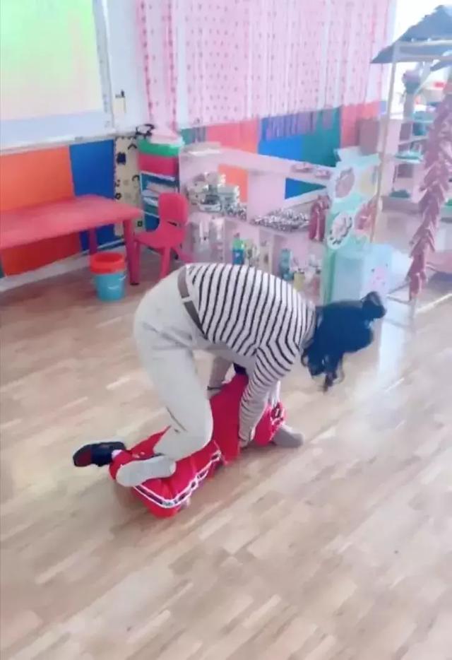 @广州家长：网上爆红的“幼儿逃脱法”竟对人贩子更有利！