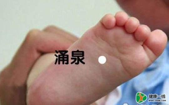 春天多抚摸孩子这2个地方，每天抚摸5次，宝宝长大个还不易感冒