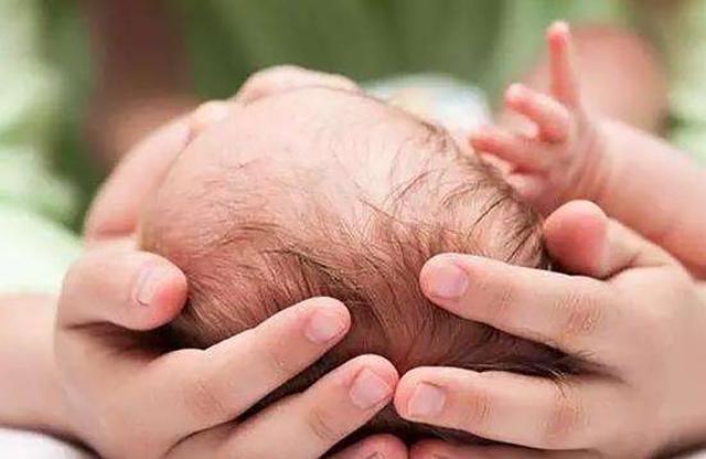 宝宝走路晚是发育迟缓？宝妈们别担心，出现这些情况才是发育迟缓