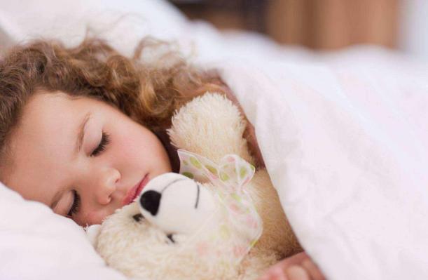 为什么孩子出门要带玩偶？这是＂过渡性客体＂，别轻易剥夺