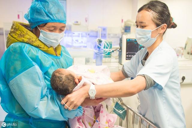 25岁产妇持续发热，住重症监护室用了五万，丈夫拒绝继续抢救！