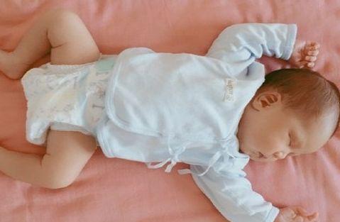 孩子将来性格如何，从睡姿就能看出来，如果是第2种，家长要反思