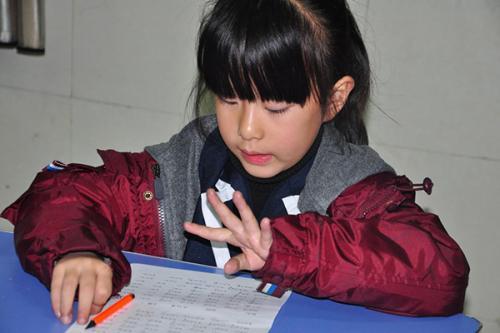 6岁孩子掰手指计算就是“笨”吗？父母这样做，会毁了孩子一生！
