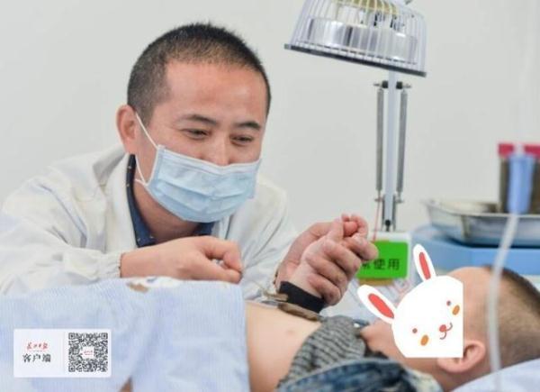 不愿让孩子打针在家硬扛，2岁半宝宝拖成支气管炎