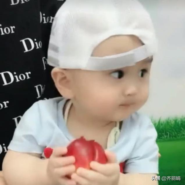 宝宝害怕打针怎么办？看这个吃货宝宝的忍疼方法，让人哭笑不得